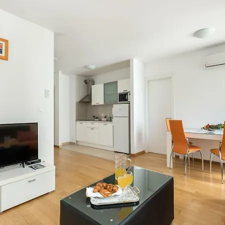 Апартаменты Marcela With Private Parking Сплит