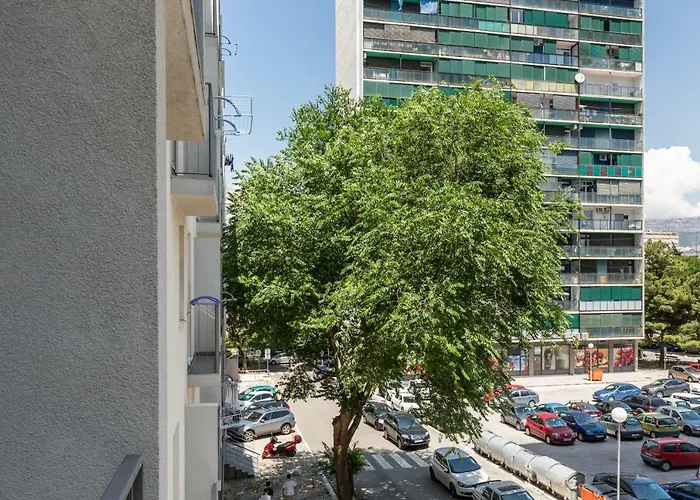 Marcela With Private Parking Split